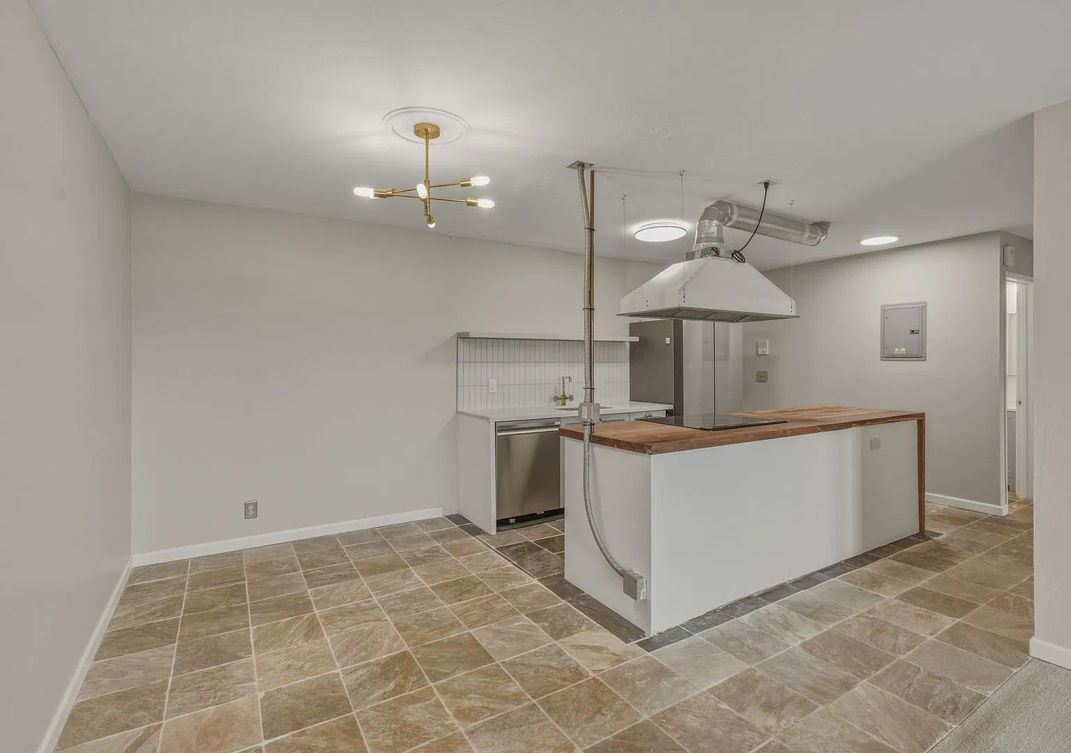 Updated 1-Bedroom Condo w/ Custom Kitchen, Built-In Office & Pool — Photo 3