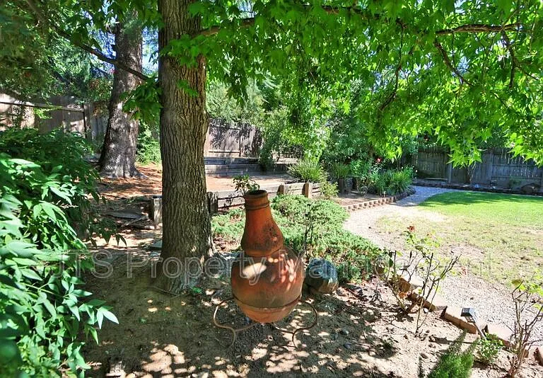 6830 Mellodora Dr — Photo 60