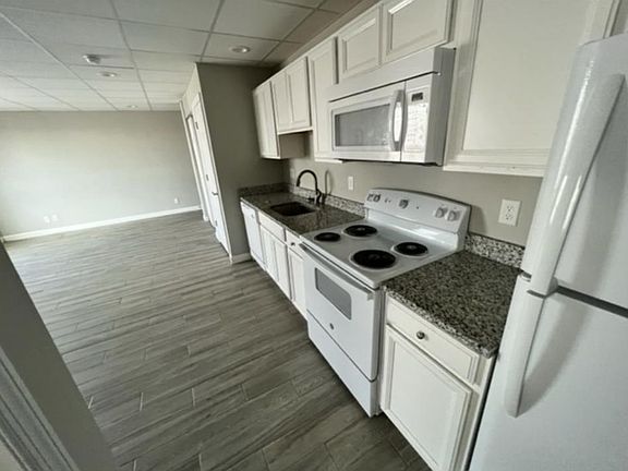 3rd image of 5843 Harrison Ave Suite 202