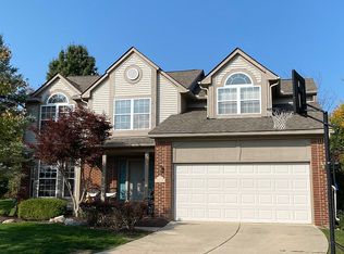 142 Easton Dr, South Lyon, MI