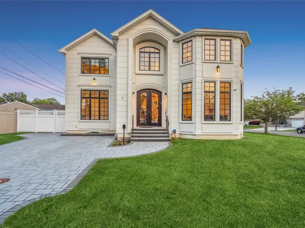 2 Eva Lane, Plainview, NY 11803