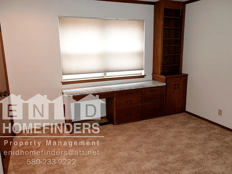 2117 Camelot Dr — Photo 16