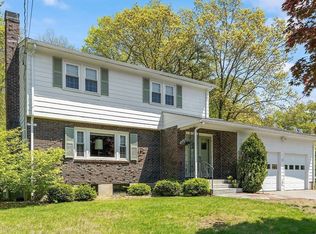 13 Old Stagecoach Rd, Bedford, MA 01730