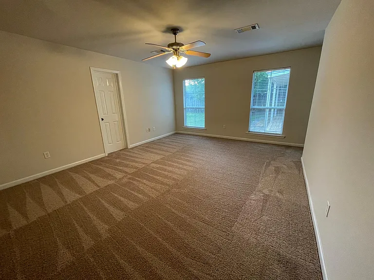 11327 Hampton Ct — Photo 10