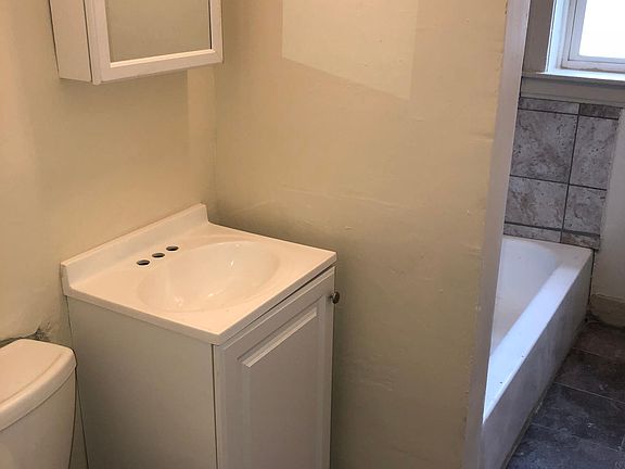 5th image of 5954 S Rockwell St #1