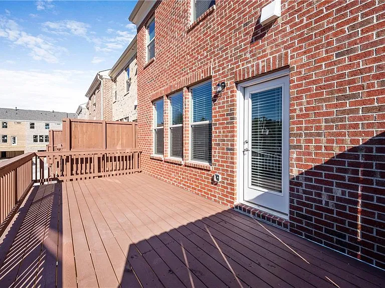 1758 Samantha Bnd — Photo 30
