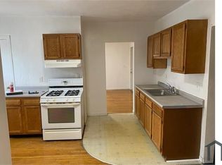 472 Park Ave APT 3, Worcester, MA 01610