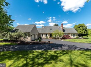 10 Paddock Dr, New Hope, PA 18938