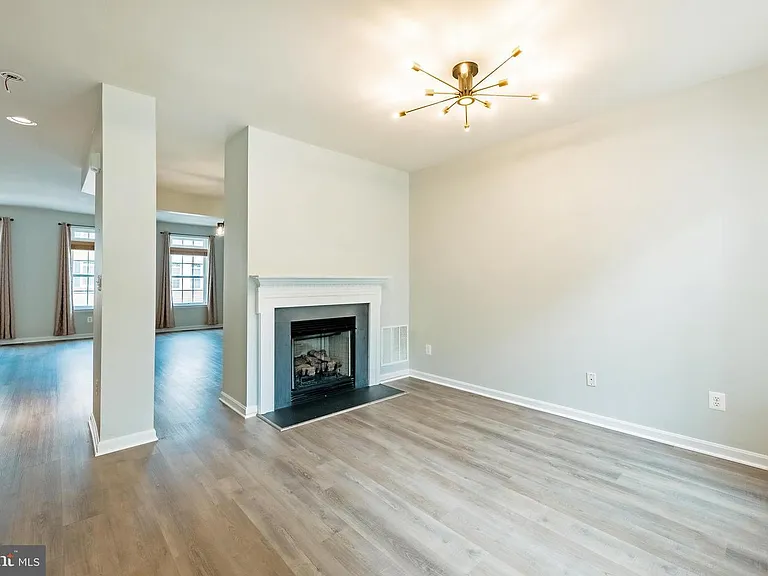 3385 Beechcliff Dr — Photo 3