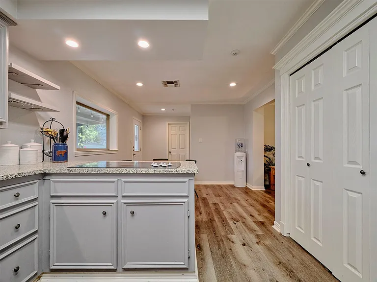9326 Kostelnik St — Photo 21