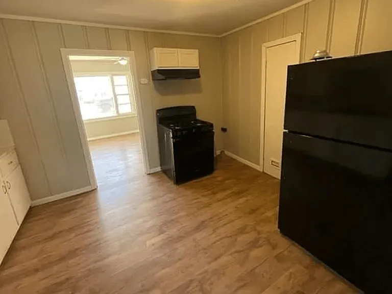 1136 Sunset Rd — Photo 3