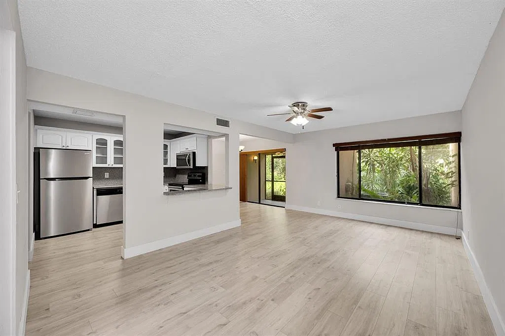 3 bed, 3.0 bath, 1500 sqft, $2,999 — Photo 2