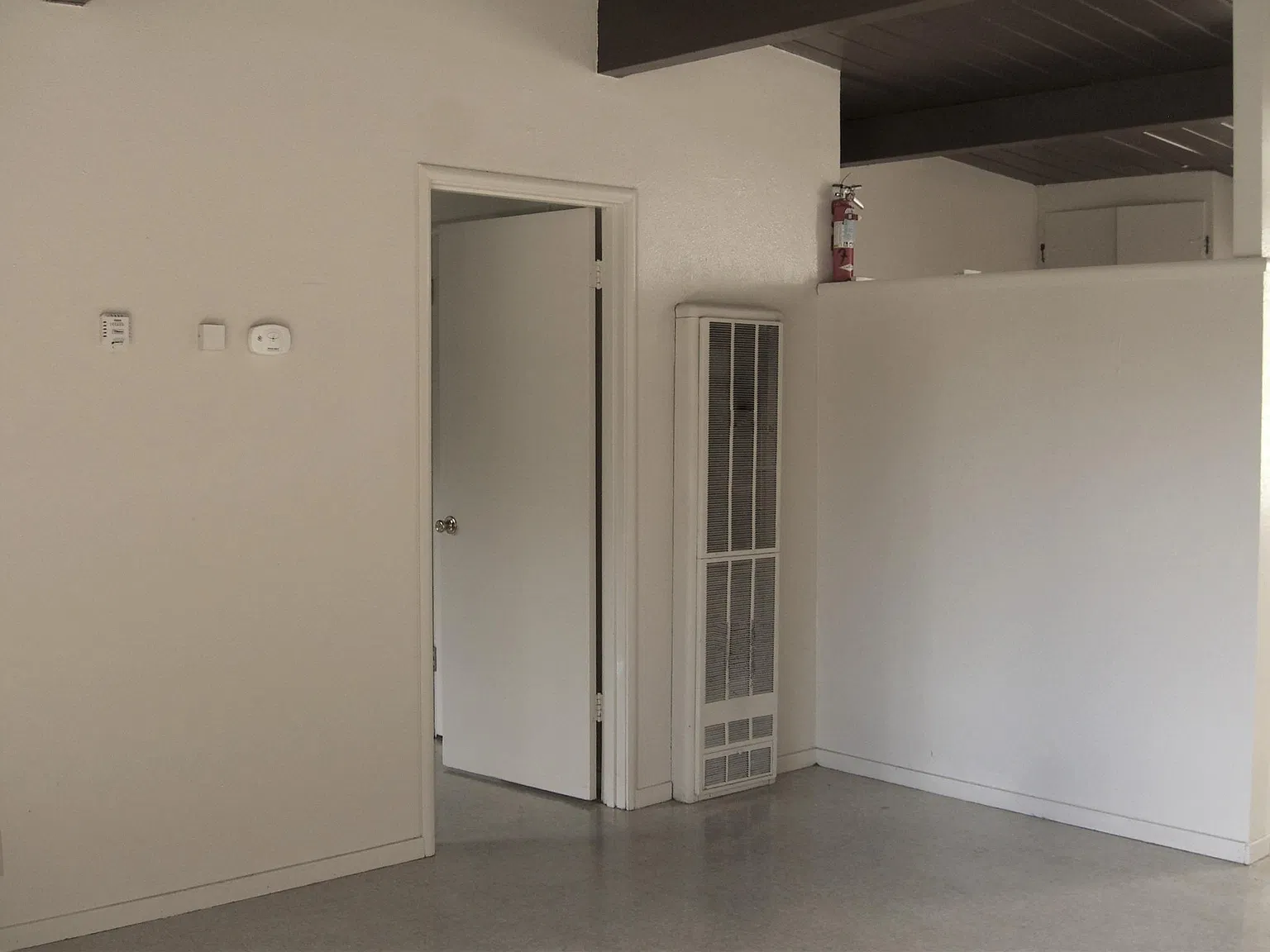 1322 Leonard Ave — Photo 4