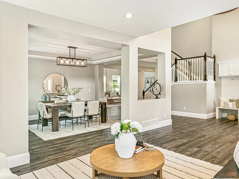 20214 E Lake Cir — Photo 4