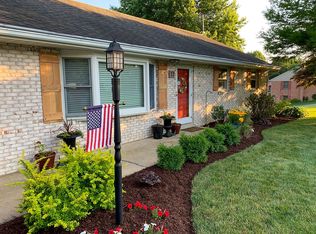 12 Farm Ln, Lititz, PA 17543