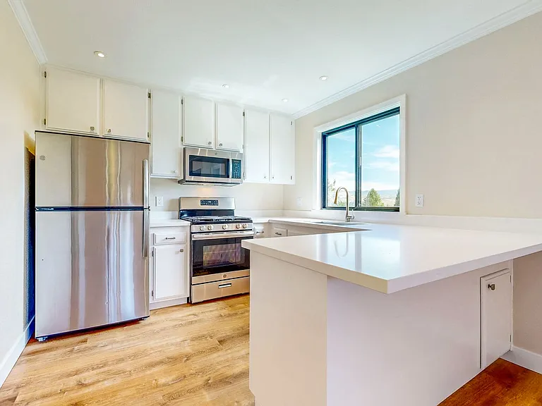 1600 Sylvaner Ave — Photo 10