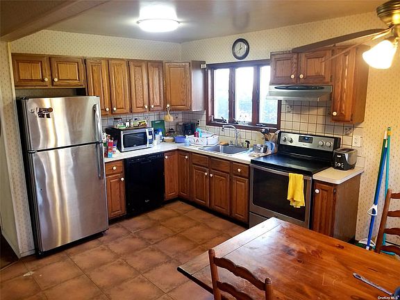 4th image of 31 Magerus St