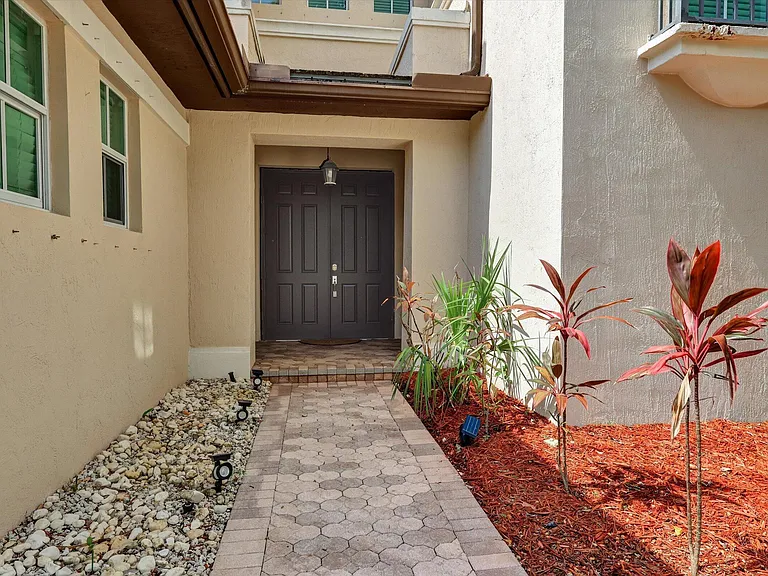 10640 NW 83rd Ct — Photo 3