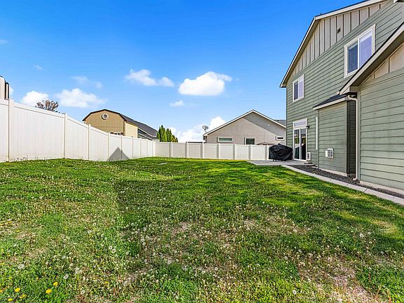 3rd image of 565 S Rocker Ave