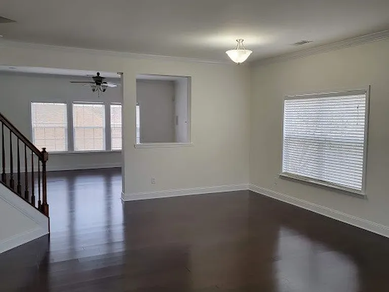 116 Silverspring Pl — Photo 2