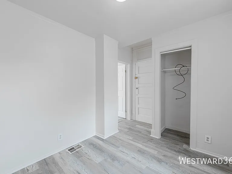 4901 Magoun Ave #1R — Photo 11