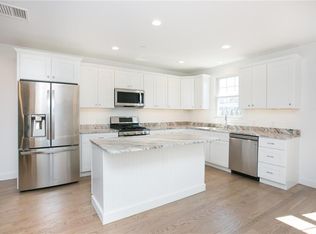 62 Wave Ave, Middletown, RI 02842