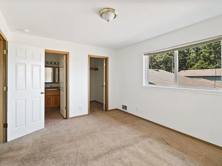 760 NW Paragon Pl — Photo 6