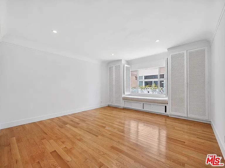 352 S Wetherly Dr — Photo 8