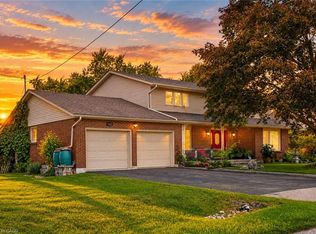 142 Carson Dr, Kitchener, ON N2B2Z2