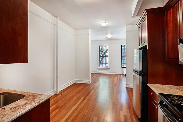 Rented by Vornado Realty Trust | media 16