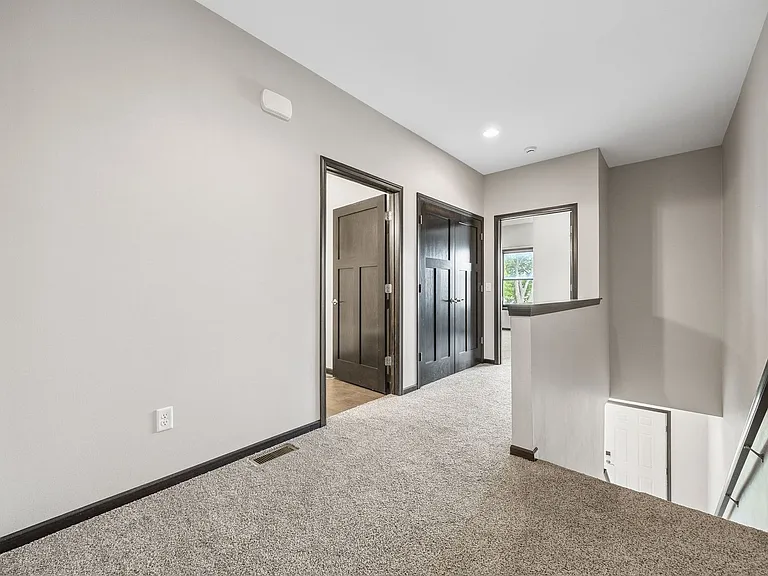 606 2nd Ave SW — Photo 12