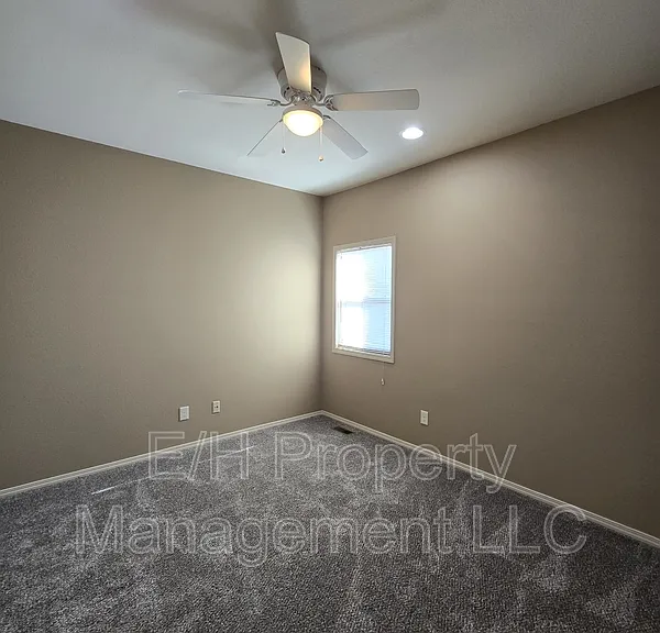 2146 N Woodlawn Blvd — Photo 35