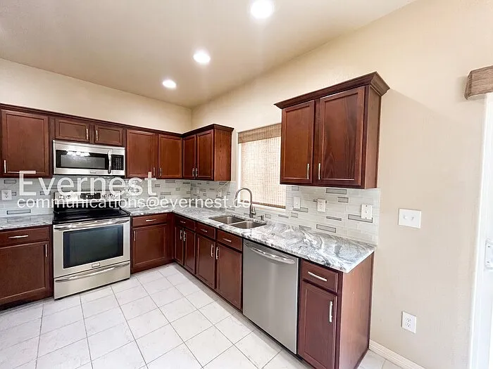 2315 Reed Grass Way — Photo 5
