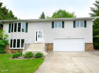 1517 21st St NW, East Grand Forks, MN 56721