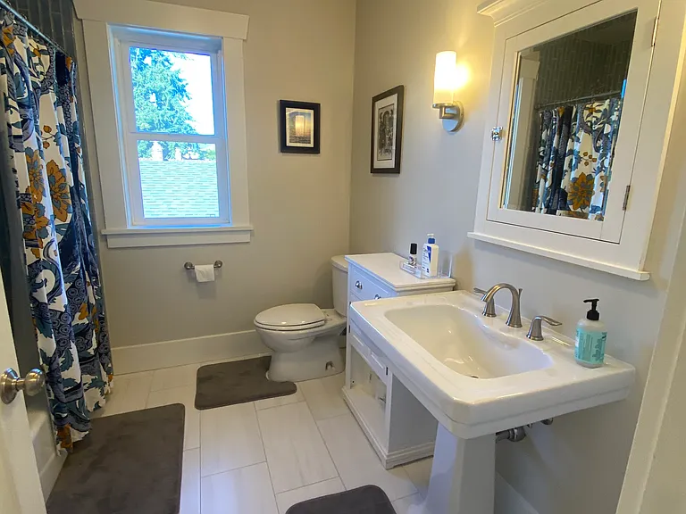 2nd full bath upstairs, shared by 2nd and 3rd bedrooms