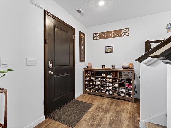 2nd image of 10024 Glen Edge Ln