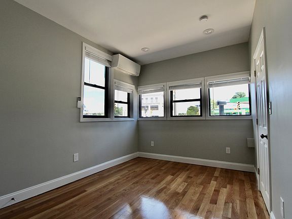 5th image of 246 Main St #1
