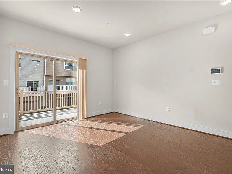 115 Dickenson Dr — Photo 16