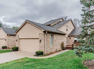 21540 River Ridge Ct, Farmington, MI 48335