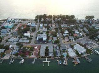 8251 Bayshore Dr APT 4, Treasure Island, FL 33706