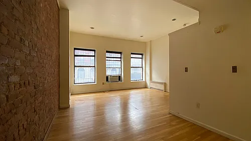 235 E 33rd St Photo 1 235 E 33rd St Photo 1