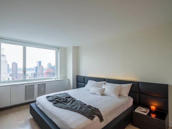 4th image of 301 W 53rd St APT 24A