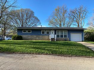 8 Arizona Dr, Decatur, IL 62526