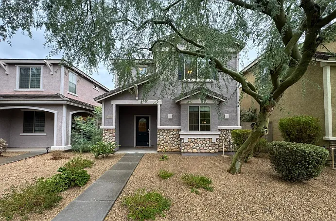 3721 E Kerry Ln