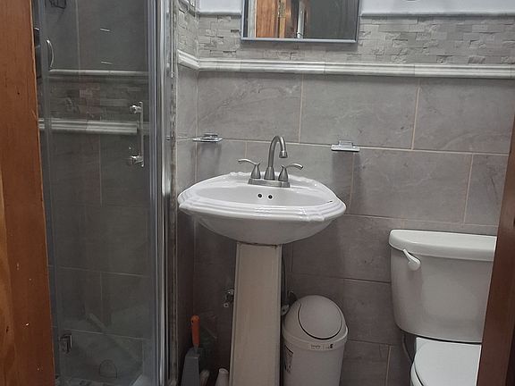 5th image of 370 Hawthorne St APT 3