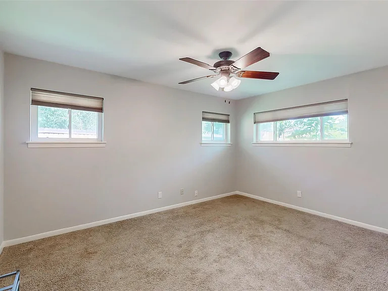 5338 Creekbend Dr — Photo 25