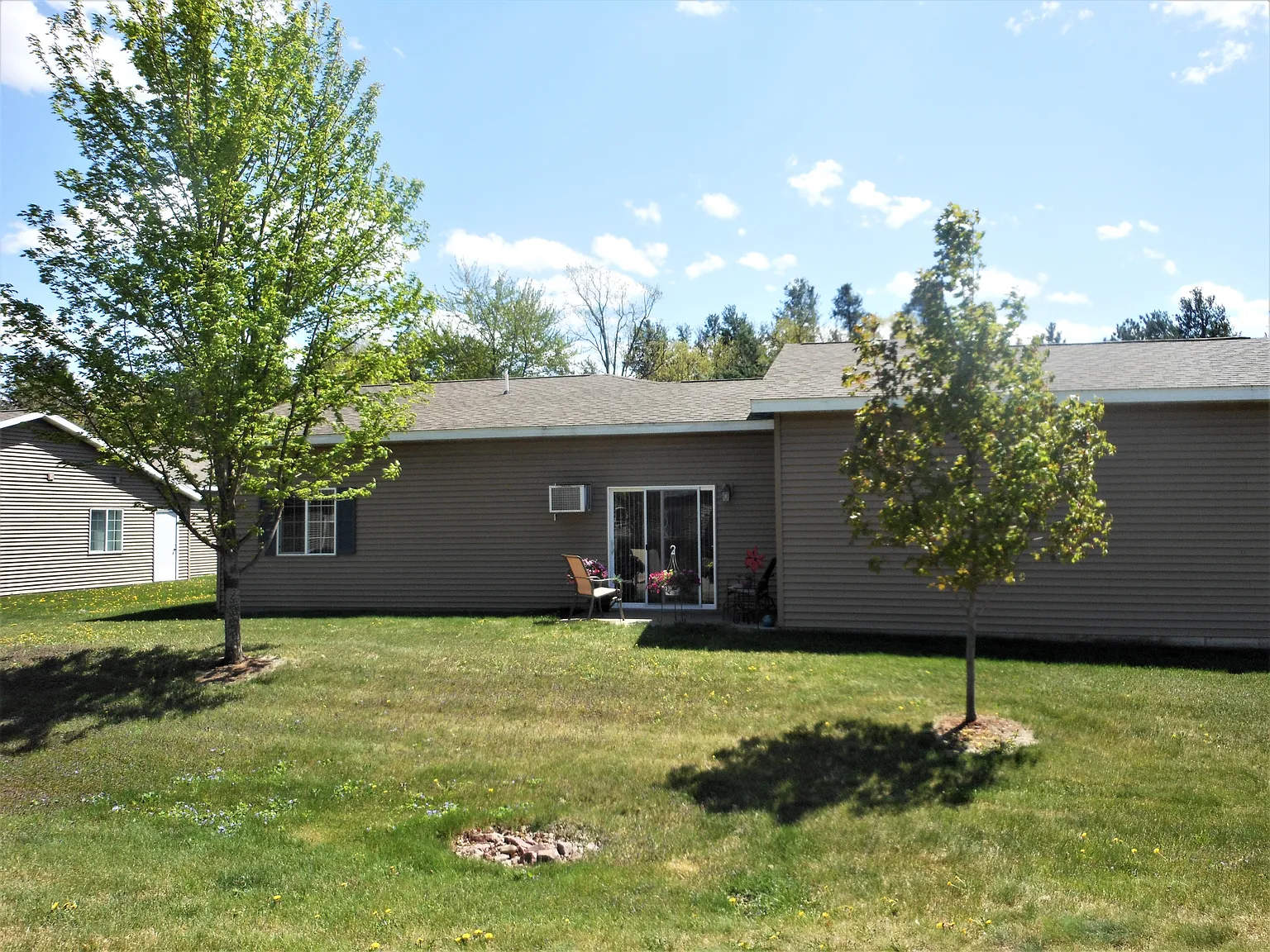 2 bed, 1180 sqft, $1,550 — Photo 2