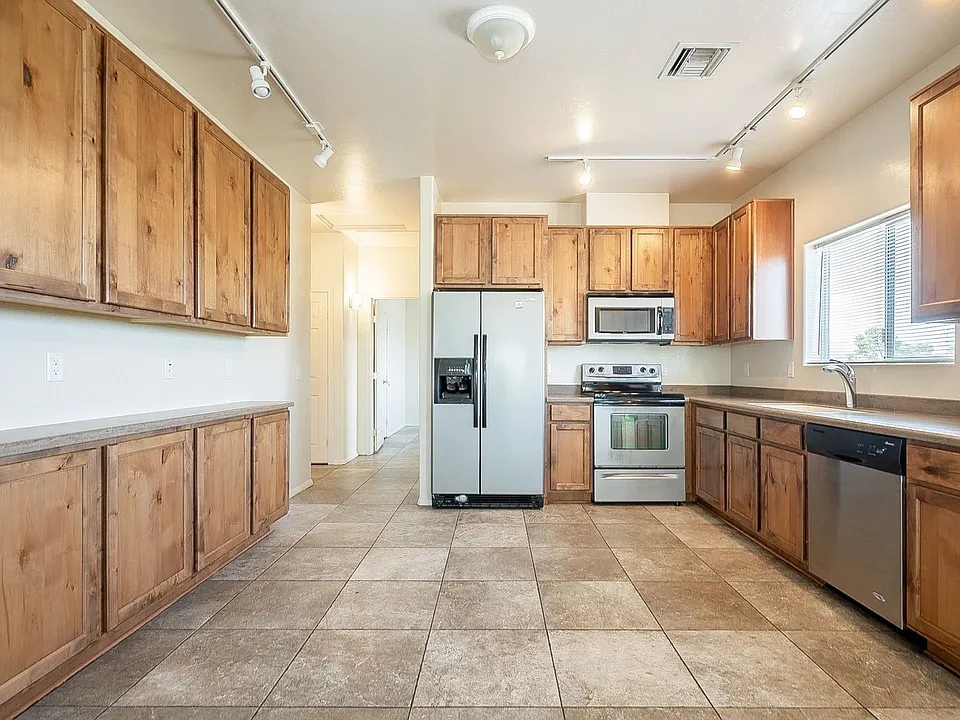 638-642 E. Lester St. ( 638-1, 638-2, 640-1, 640-2, 642-1, 642-2 )