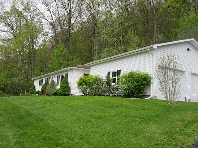 199 Parkwood Ave photo 1