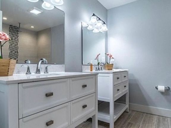 4th image of 9441 Darlene Cir